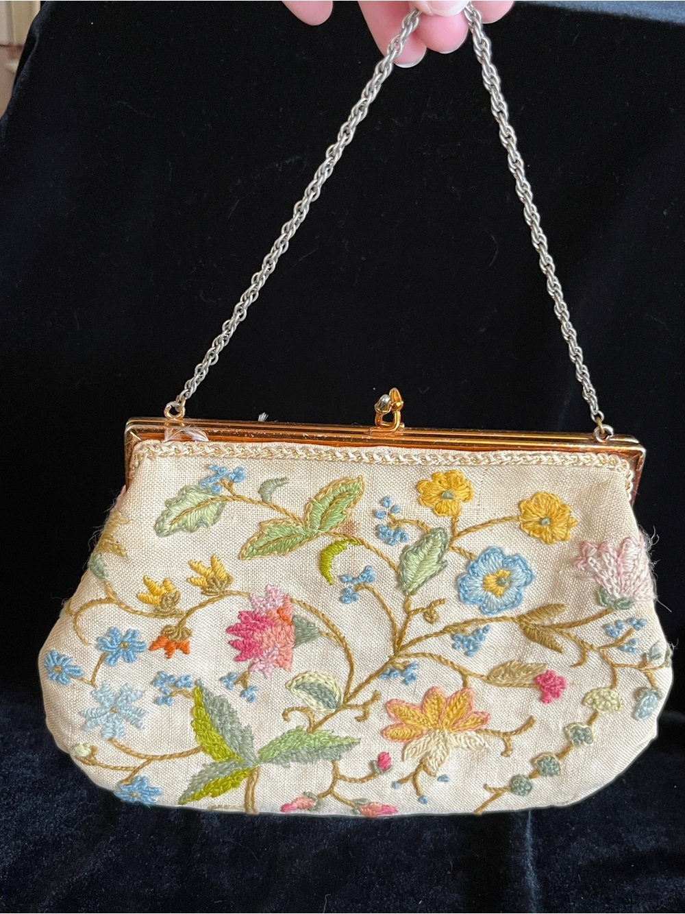 Vintage 60s Jacobean Crewel Linen Floral Kisslock Purse Chain Handle - Picture 2 of 10